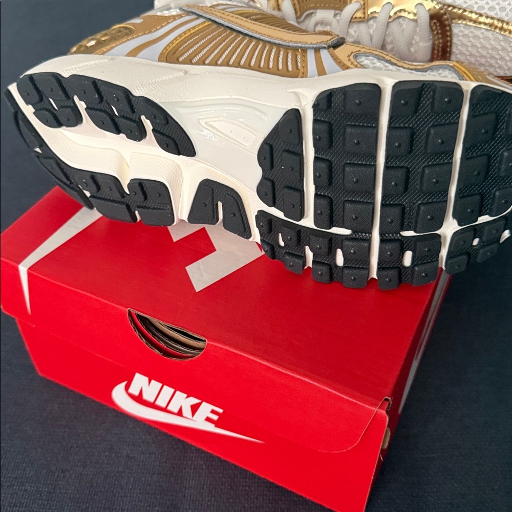 Brand new Nike Zoom Vomero 5 Women’s Gold and White Sneakers - Picture 3 of 4